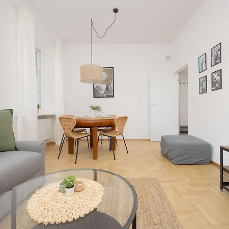 Stylish In The Old Town By Renters