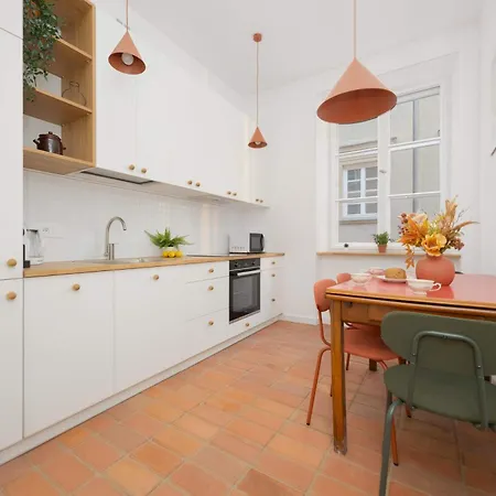 Stylish In The Old Town By Renters